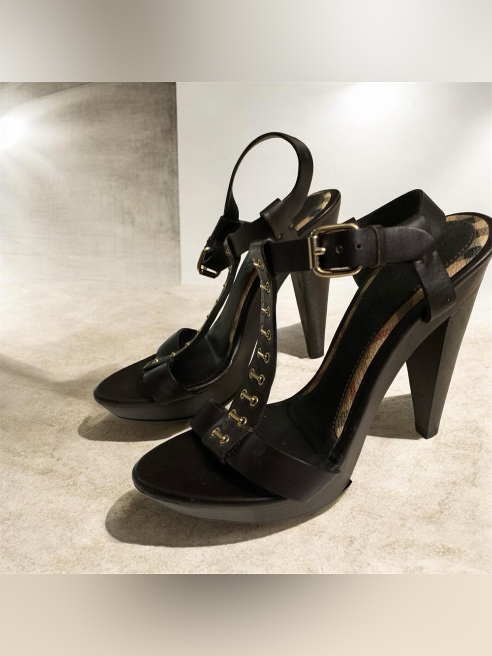 Burberry Prorsum T-Strap Brown Leather Platform Wooden Heels size 38.5 EU